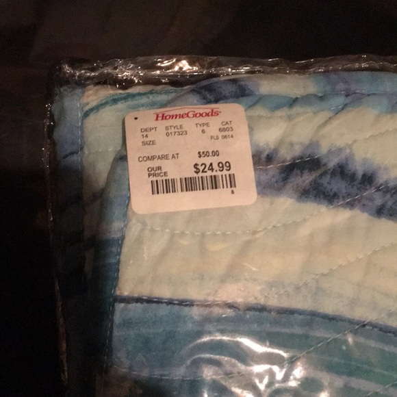 Max studio two standard shams (match quilt) - Picture 3 of 3